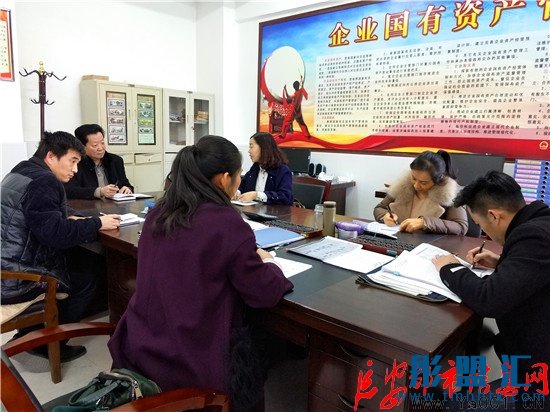 召开民主生活会.jpg