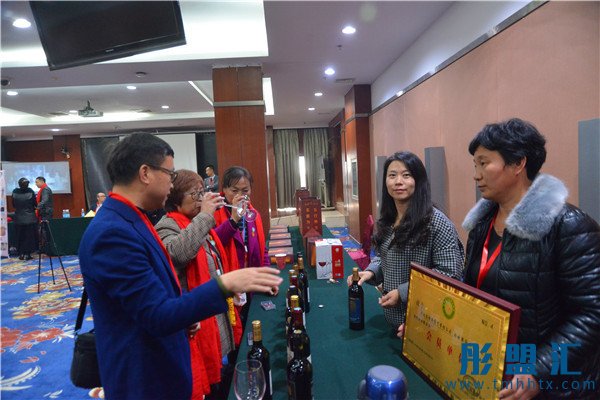 世界华人慈善家协会全球妇女联合会在北京举办“企业与商家经贸恰谈会”